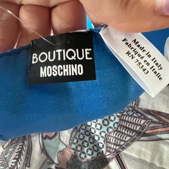 NWOT Boutique Moschino BLUE pearl Silk Scarf from Moschino - Picture 4 of 6